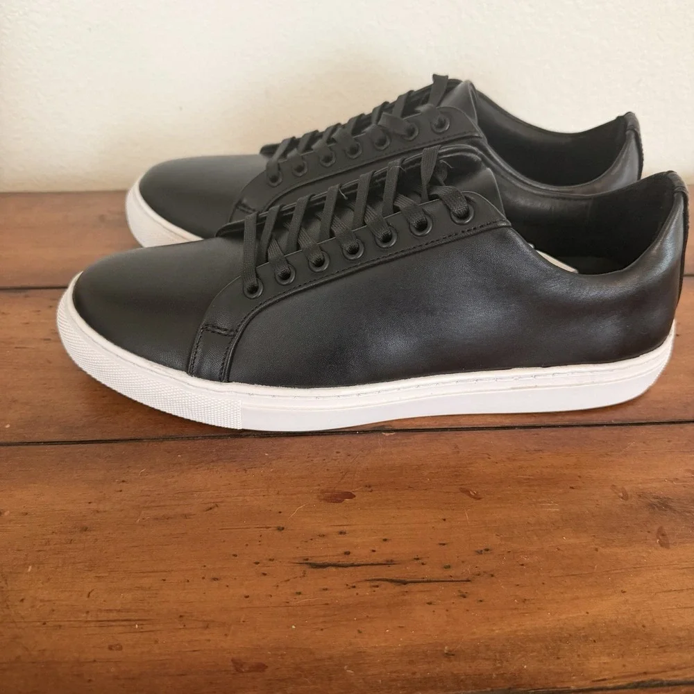 NWOB Thursday Everyday Women's Black Leather Lace Up Sneakers Shoes Sz 10 W US